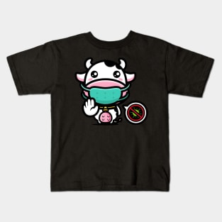 Cute Anti-Covid Cow With Quarantine Mouthguard Kids T-Shirt